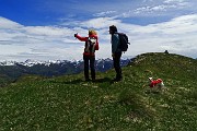 43 Il panorama si allarga verso le Alpi Orobie